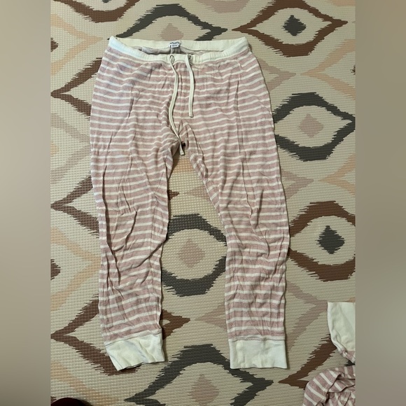 Splendid Waffle Pajama SET (top and bottom) - Picture 4 of 5